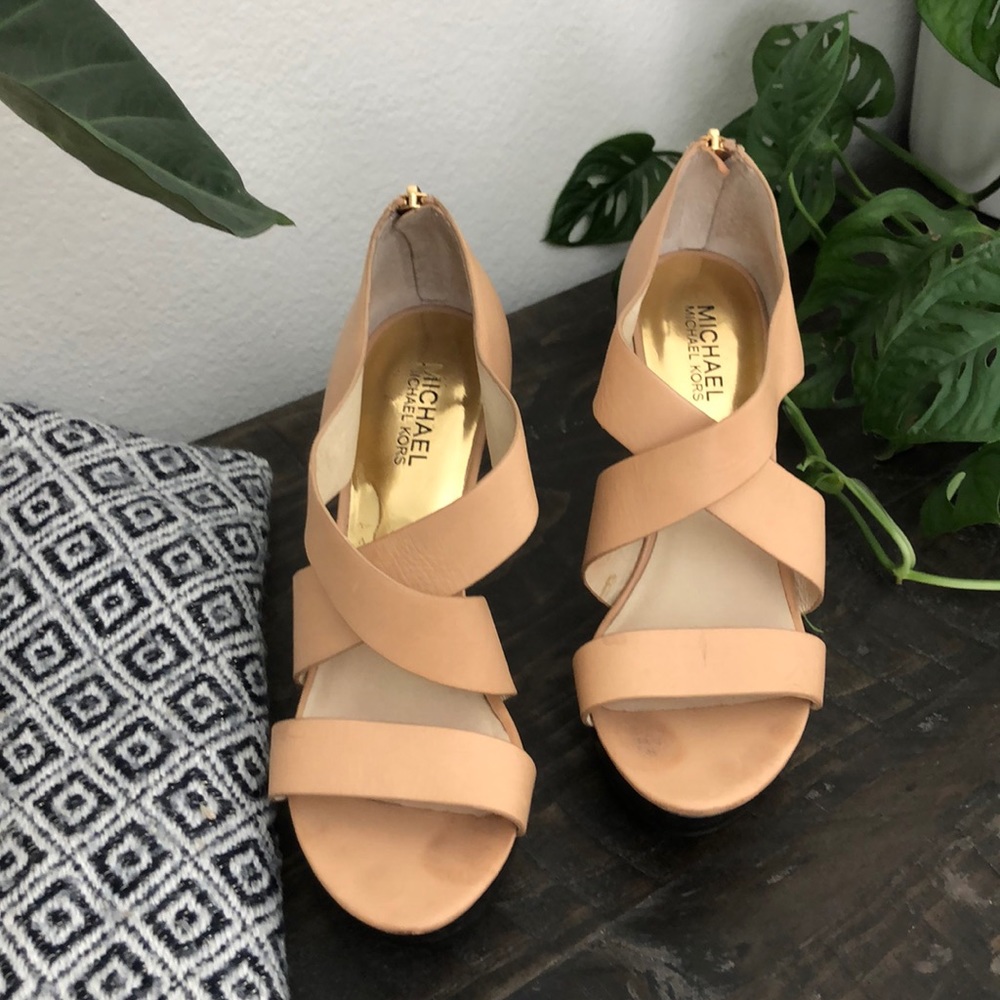 Michael Kors  Tan/Black Platform Heels - Picture 2 of 8
